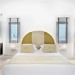 Villa Emfasis Luxury With Heated Jacuzzi-sunset View Fira (Santorini)