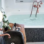 Emfasis Luxury With Heated Jacuzzi-sunset View * Fira (Santorini)