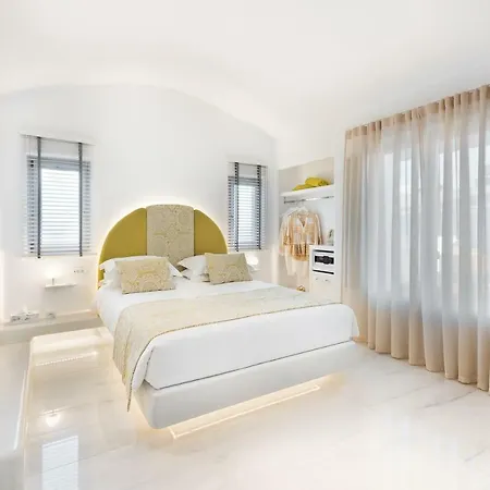Vila Emfasis Luxury With Heated Jacuzzi-sunset View Fira (Santorini)