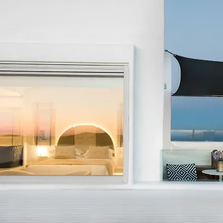 Emfasis Luxury With Heated Jacuzzi-sunset View Fira (Santorini)