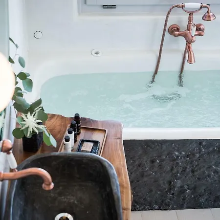 Emfasis Luxury With Heated Jacuzzi-sunset View * Fira (Santorini)