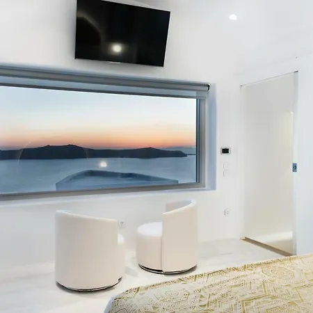 Emfasis Luxury With Heated Jacuzzi-sunset View Fira (Santorini)