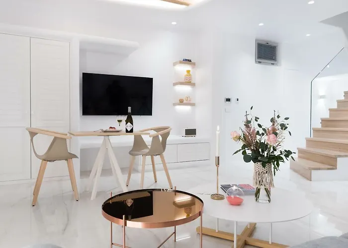 Villa Emfasis Luxury Fira (Santorini)