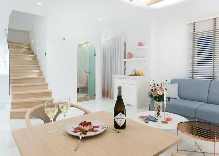 Villa Emfasis Luxury Fira (Santorini)