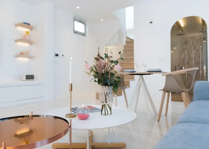 Villa Emfasis Luxury Fira (Santorini)